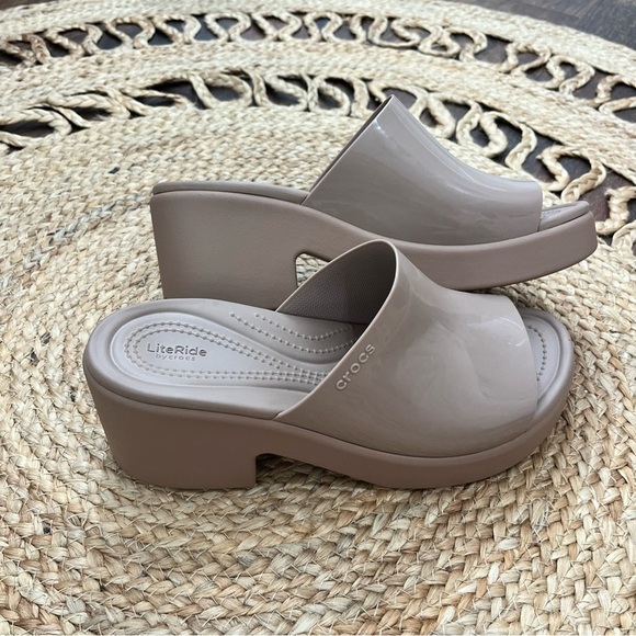 Crocs Brooklyn High Shine Slide Heel Latte Tan Women's size 10 - Picture 2 of 7